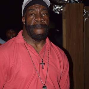 Meet your Posher, Warren